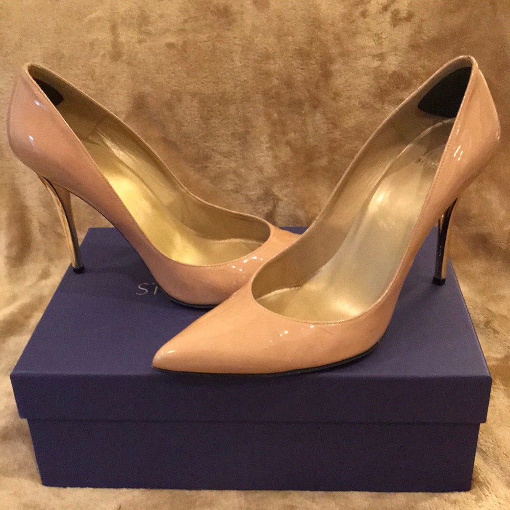 Stuart Weitzman beige patent pumps w/gold heels